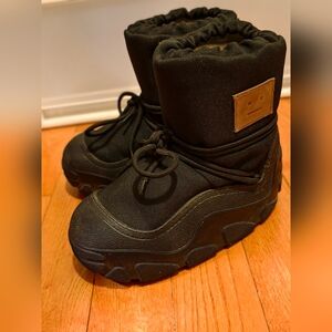 Black Winter Boots with Brown Patch